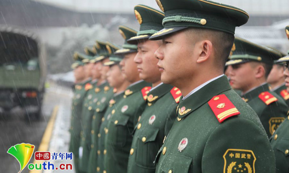 Soldados chineses come?am a guardar as delega??es da APN e da CCPPCh