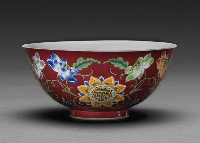Primeira exibi??o da rara porcelana imperial no Museu da Capital
