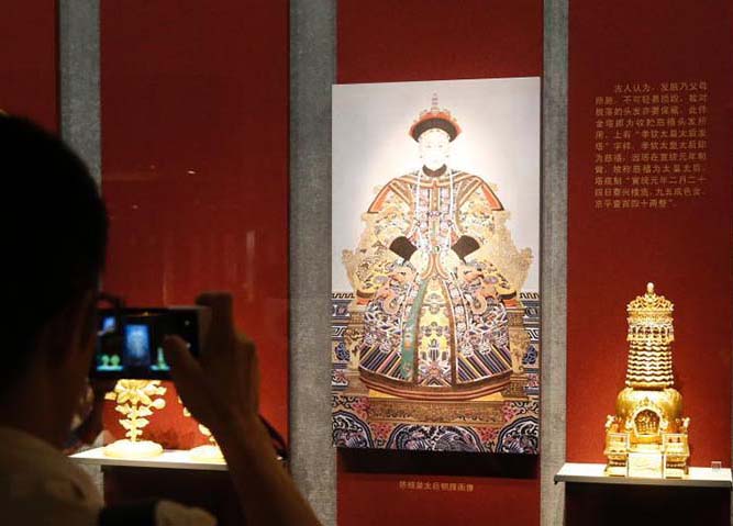 Exibi??o do Museu Nacional do Palácio mostra mais de 200 relíquias culturais de ouro e prata