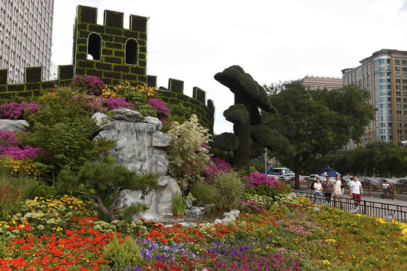 Réplica floral da Grande Muralha na Pra?a Tiananmen