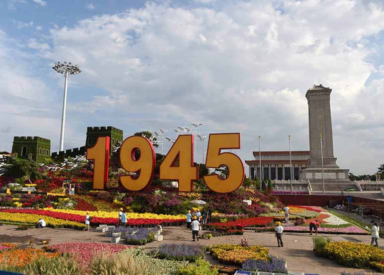 Réplica floral da Grande Muralha na Pra?a Tiananmen