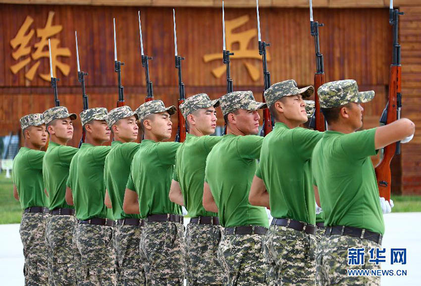 Destacamentos estrangeiros ensaiam participa??o na parada do Dia da Vitória em Pequim