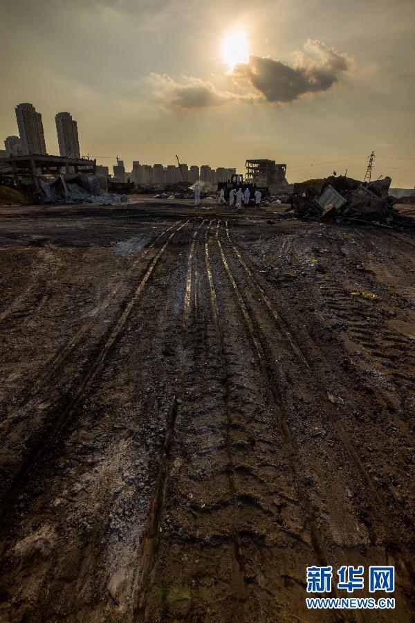 Número de mortos na explos?o do Porto de Tianjin sobe para 145