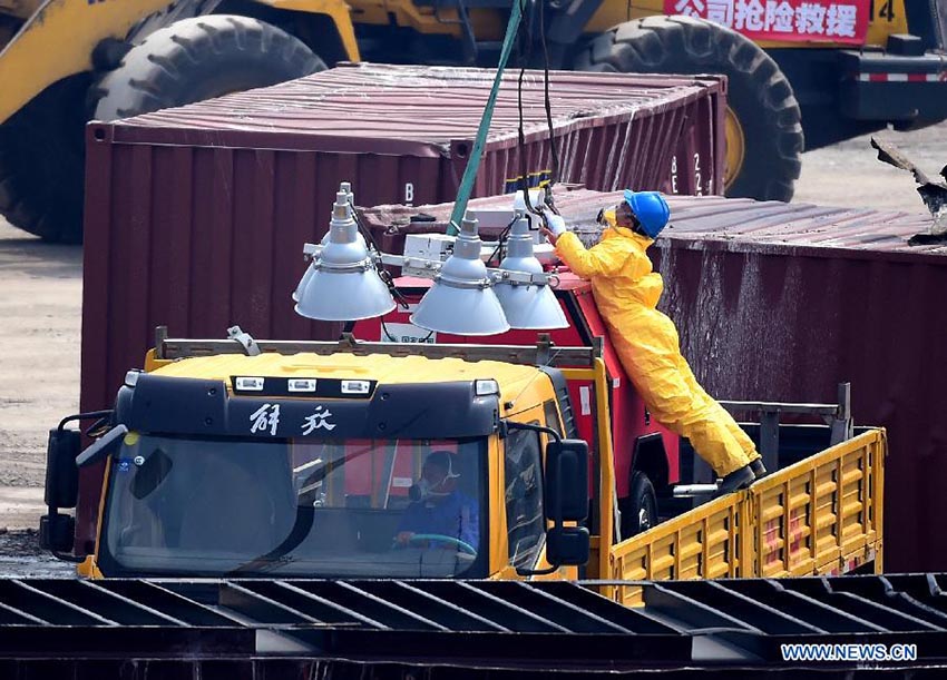 Número de mortos na explos?o do Porto de Tianjin sobe para 150