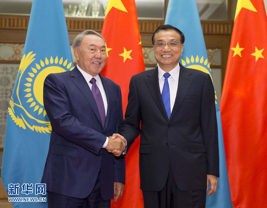 Li Keqiang se reúne com presidente do Cazaquist?o
