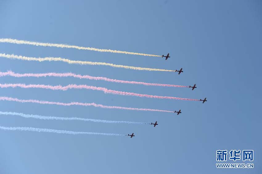 Parada do Dia da Vitória: Forma??o aérea sobrevoa a Pra?a Tiananmen