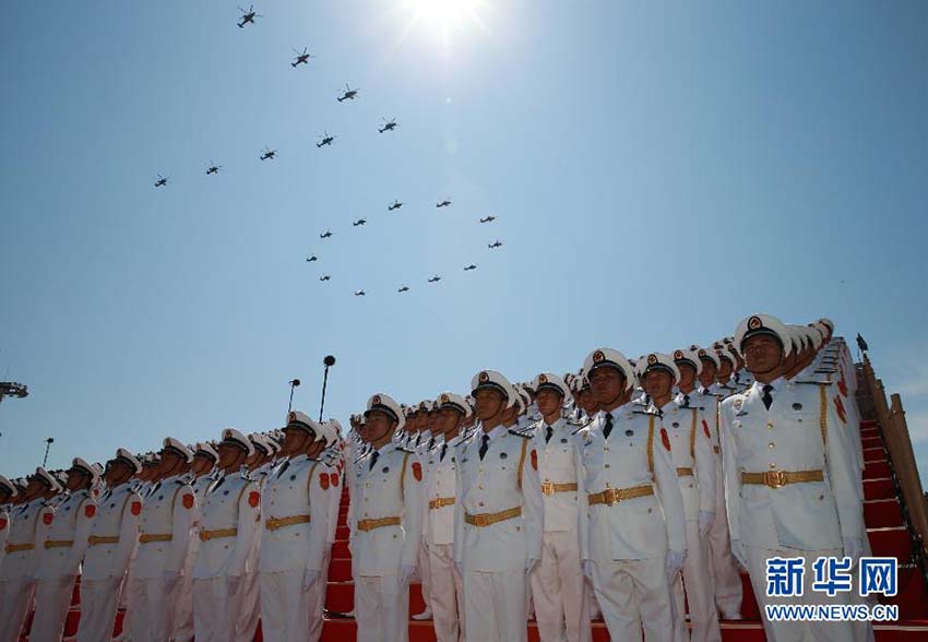 Parada do Dia da Vitória: Forma??o aérea sobrevoa a Pra?a Tiananmen