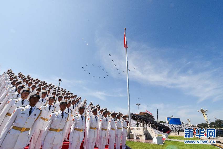 Parada do Dia da Vitória: Forma??o aérea sobrevoa a Pra?a Tiananmen