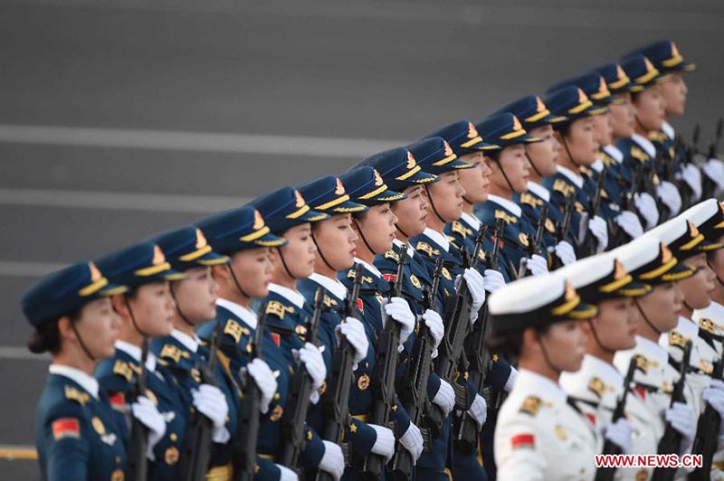 Os batalh?es femininos do exército d?o personalidade à parada do Dia da Vitória