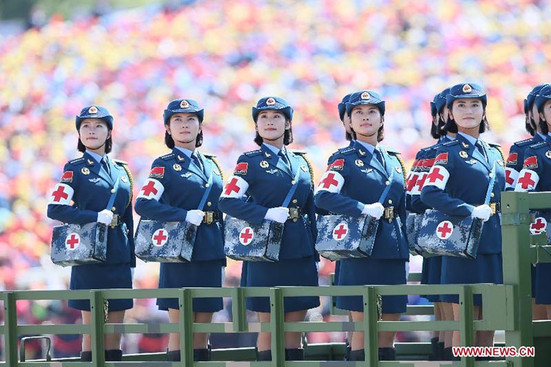 Os batalh?es femininos do exército d?o personalidade à parada do Dia da Vitória
