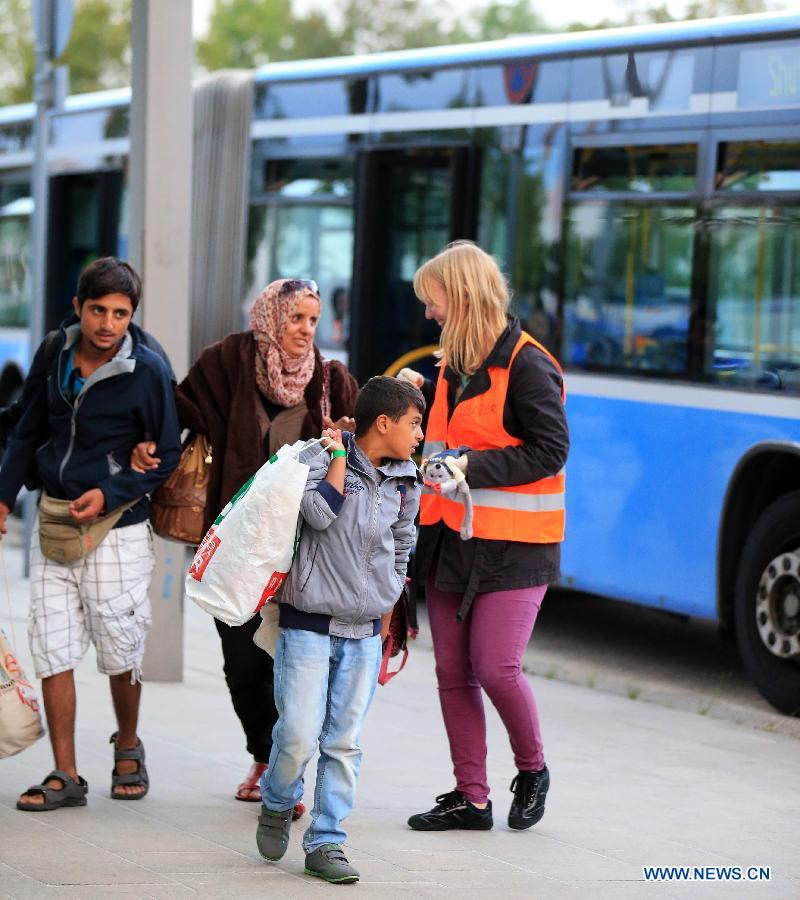 Milhares de refugiados chegam à esta??o central de Munique