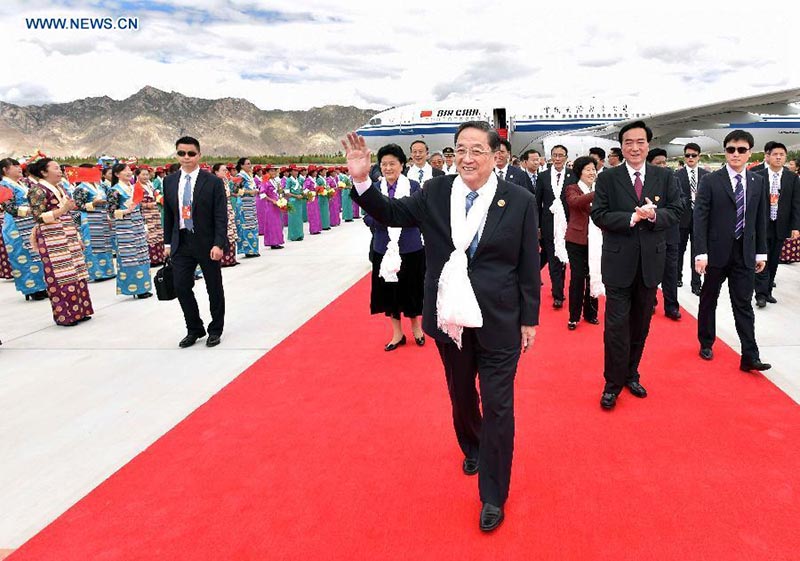Delega??o do Comité Nacional desloca-se a Lhasa para as comemora??es do 50o aniversário da regi?o autónoma