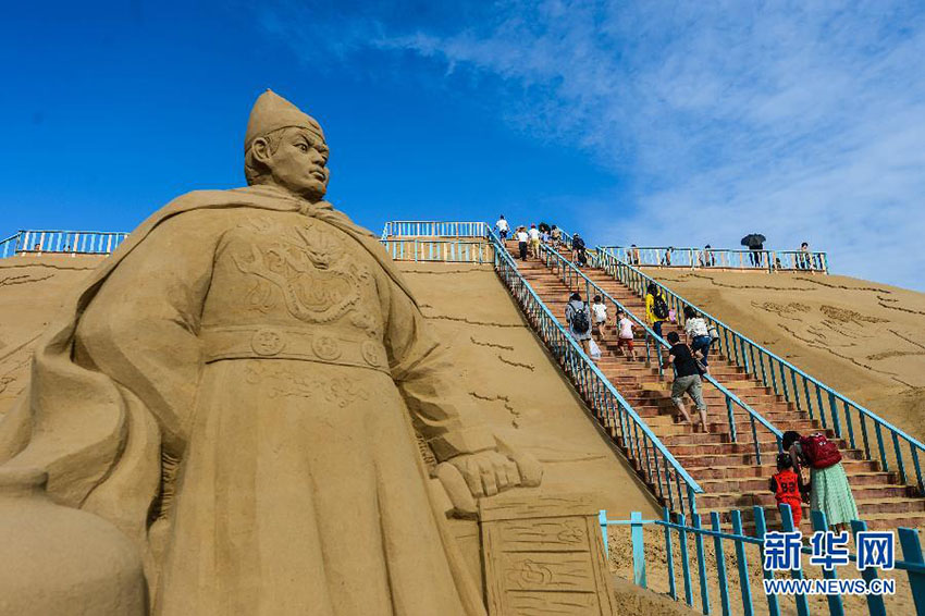 China realiza exposi??o internacional de esculturas de areia