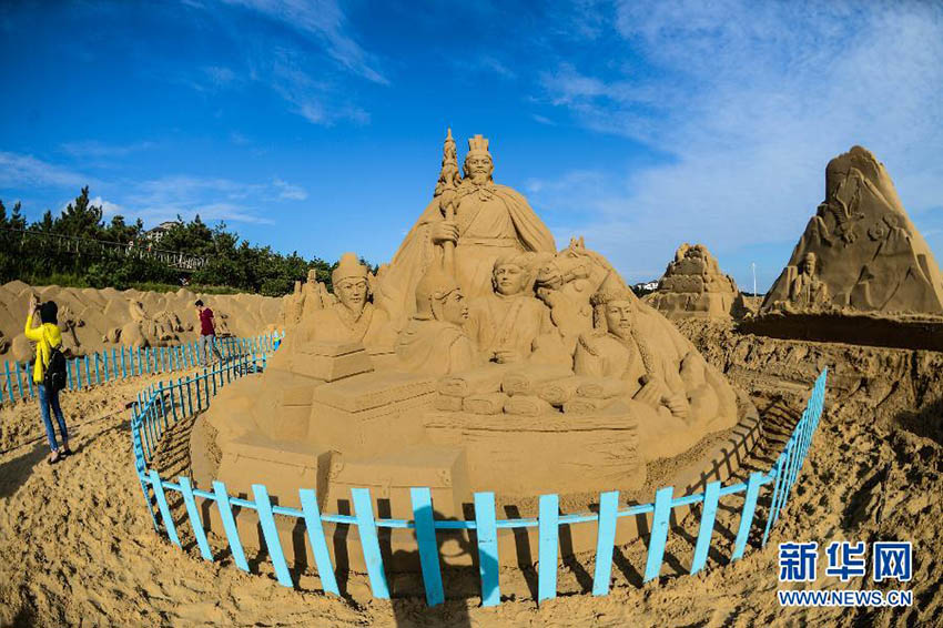 China realiza exposi??o internacional de esculturas de areia