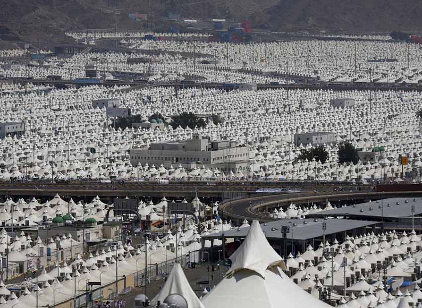 Mais de 700 peregrinos morrem durante a peregrina??o anual do Hajj em Meca