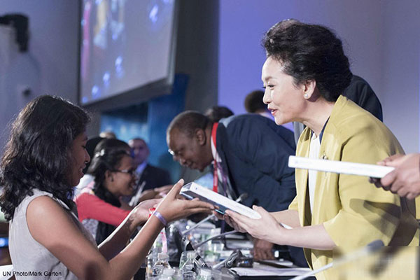 Primeira-dama da China discursa na ONU sobre a importancia da educa??o para as mulheres