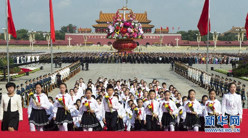 A China celebra o dia dos mártires na Pra?a Tiananmen