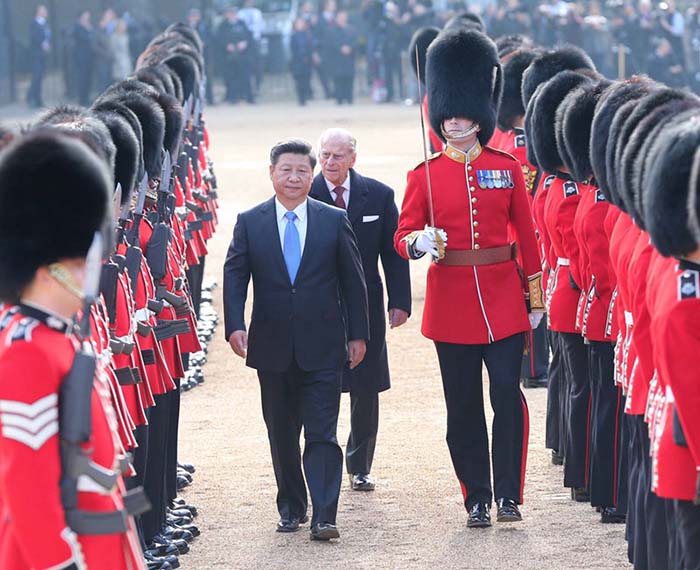 Xi Jinping participa da cerim?nia de boas-vindas da rainha britanica Elizabeth II