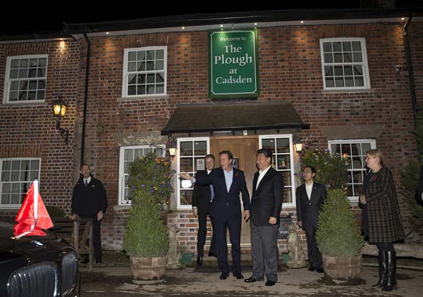Cameron convida presidente chinês para cerveja com peixe e batatas fritas num pub