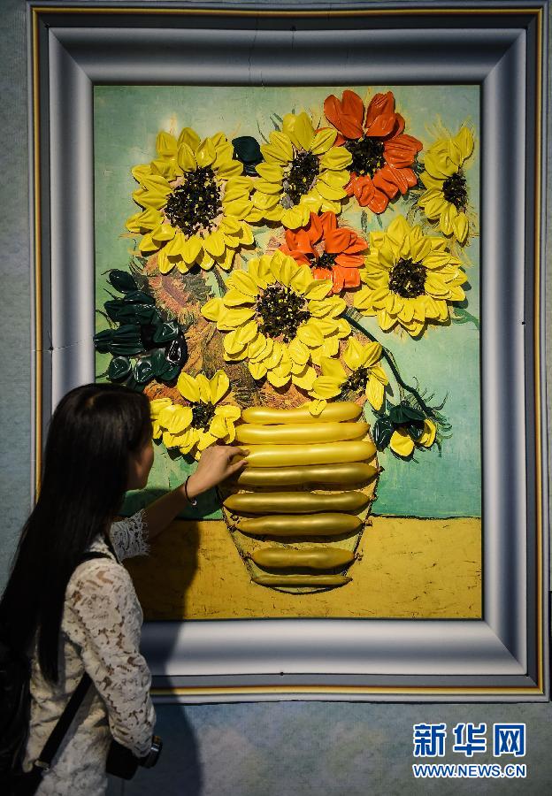 Pinturas clássicas reproduzidas com bal?es