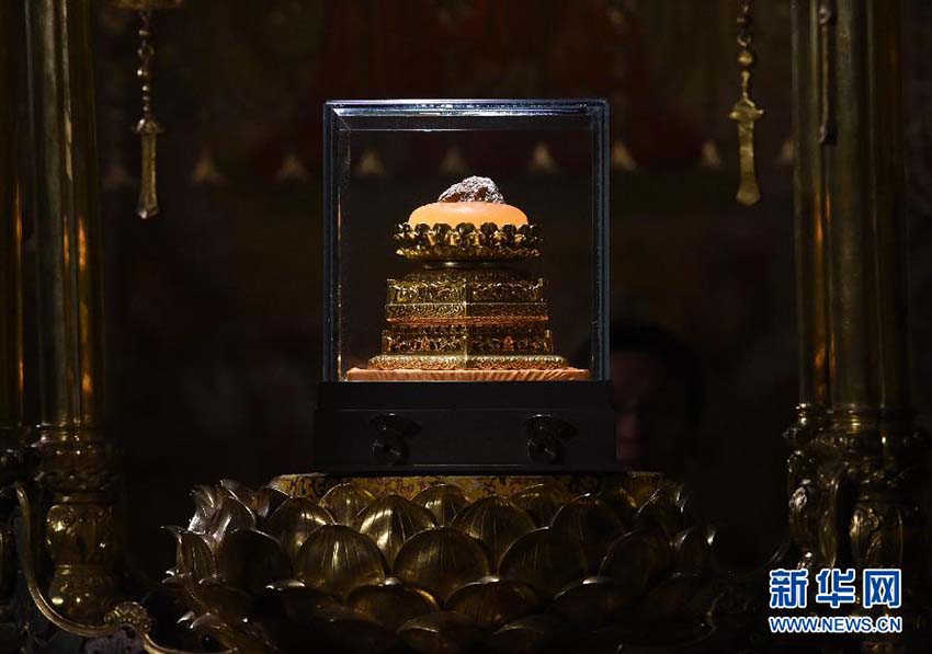 Realizada em Nanquim cerimónia de adora??o de relíquia de Shakyamuni