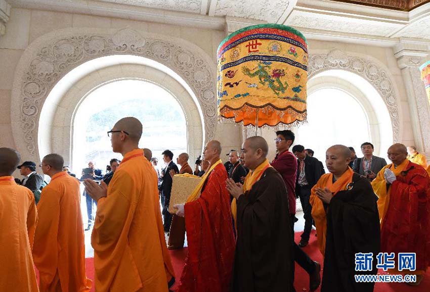 Realizada em Nanquim cerimónia de adora??o de relíquia de Shakyamuni