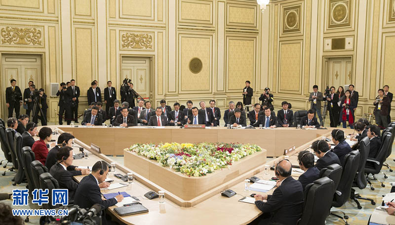 Li Keqiang participa da Cúpula China, Jap?o e Coreia do Sul