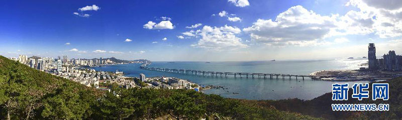 Ponte sobre o mar no nordeste da China entra em funcionamento
