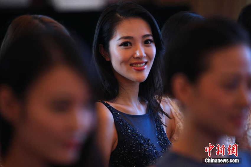 42 beldades chegam à final da eliminatória chinesa para a 65a Miss World