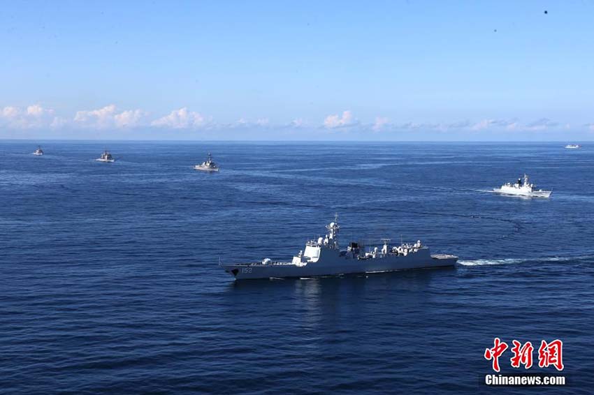 Marinhas chinesa e norte-americana realizam exercício militar no Oceano Atlantico