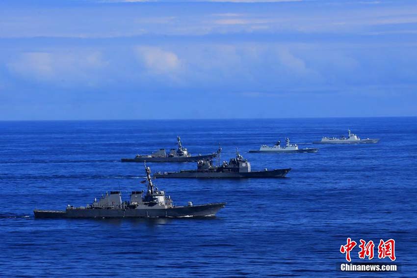 Marinhas chinesa e norte-americana realizam exercício militar no Oceano Atlantico