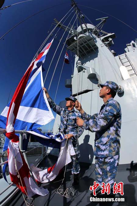 Marinhas chinesa e norte-americana realizam exercício militar no Oceano Atlantico