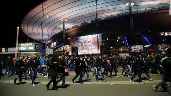 Terror em Paris: Fran?a sofre ataque terrorista, mais de 150 mortes confirmadas 