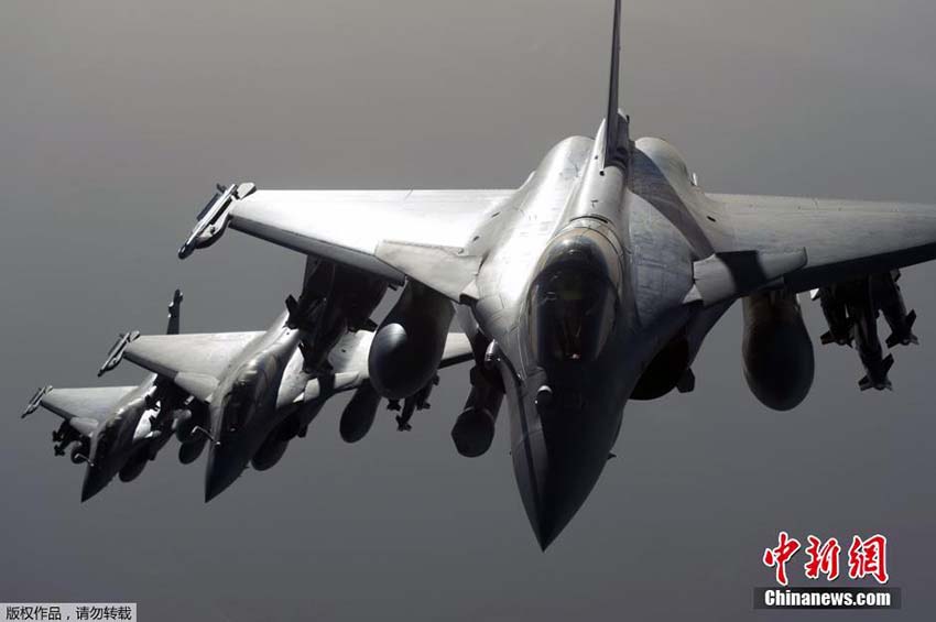 Fran?a envia 12 avi?es em ataque contra o Estado Islamico na Síria