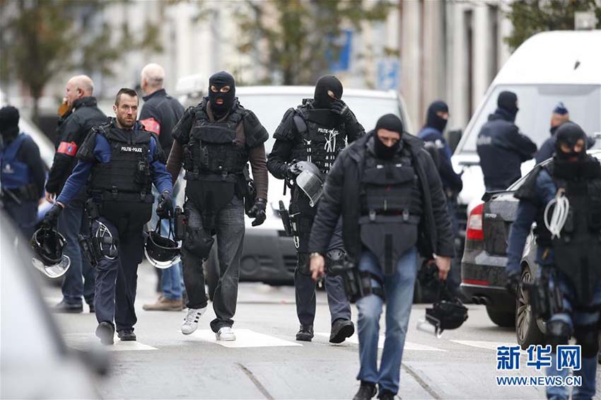 Polícia belga prende suspeito de ter participado nos ataques terroristas em Paris