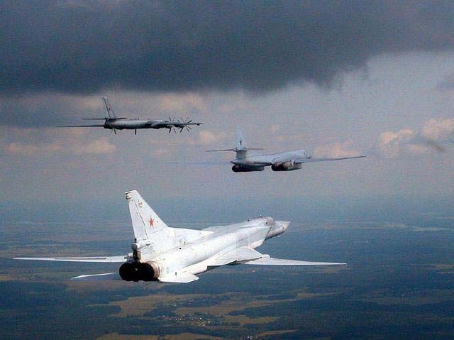 Fran?a e Rússia direcionam mais ataques contra o Estado Islamico na Síria