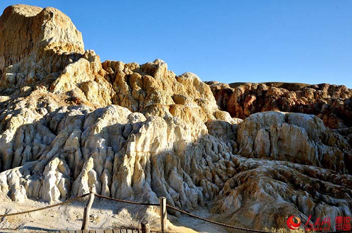 Paisagem maravilhosa da Praia Arco-íris em Xinjiang
