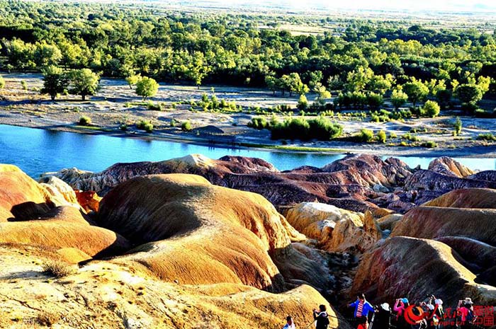 Paisagem maravilhosa da Praia Arco-íris em Xinjiang