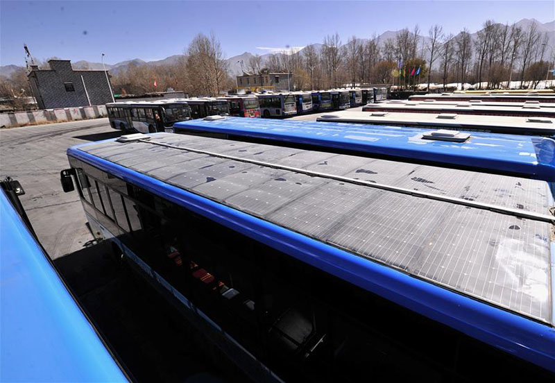 Primeiro ?nibus movido a energia solar entra em atividade no Tibete