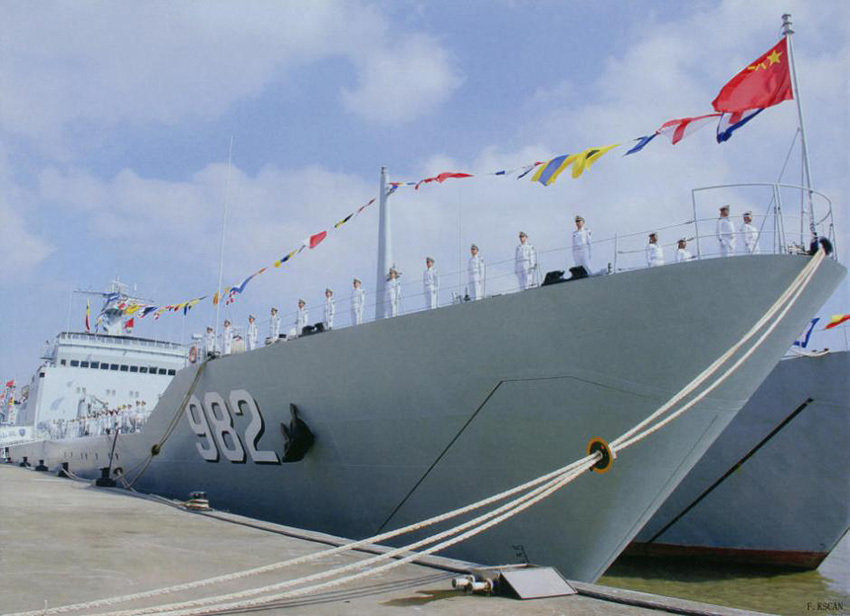 Pilotos chineses praticam decolagem no porta-avi?es Liaoning
