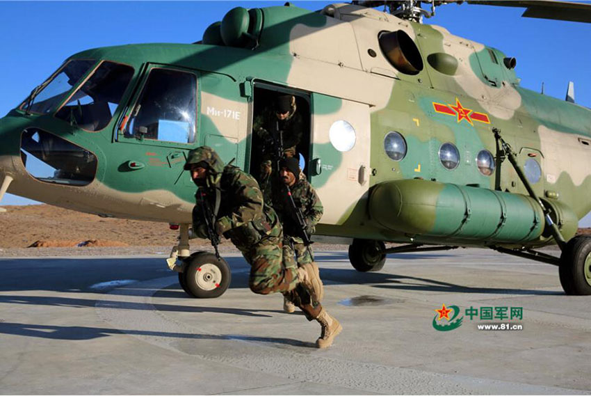 China e Paquist?o realizam exercício conjunto antiterrorismo