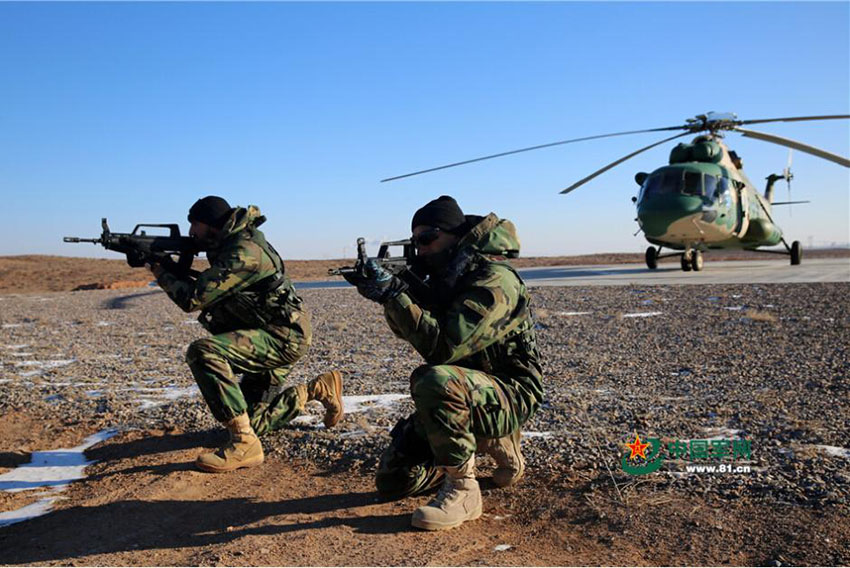 China e Paquist?o realizam exercício conjunto antiterrorismo