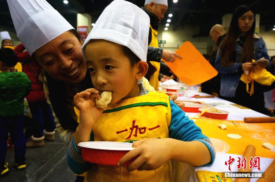 Recorde mundial na confe??o de ravióli chinês (jiaozi)
