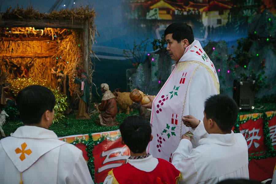 época natalícia em aldeia católica no norte da China
