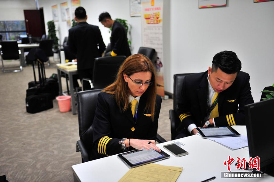 Conhe?a Jin, a primeira mulher Americana a se tornar piloto de avi?o na China