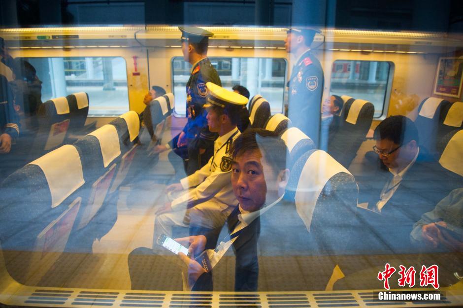 Ferrovia de alta velocidade come?a a funcionar em ilha do sul