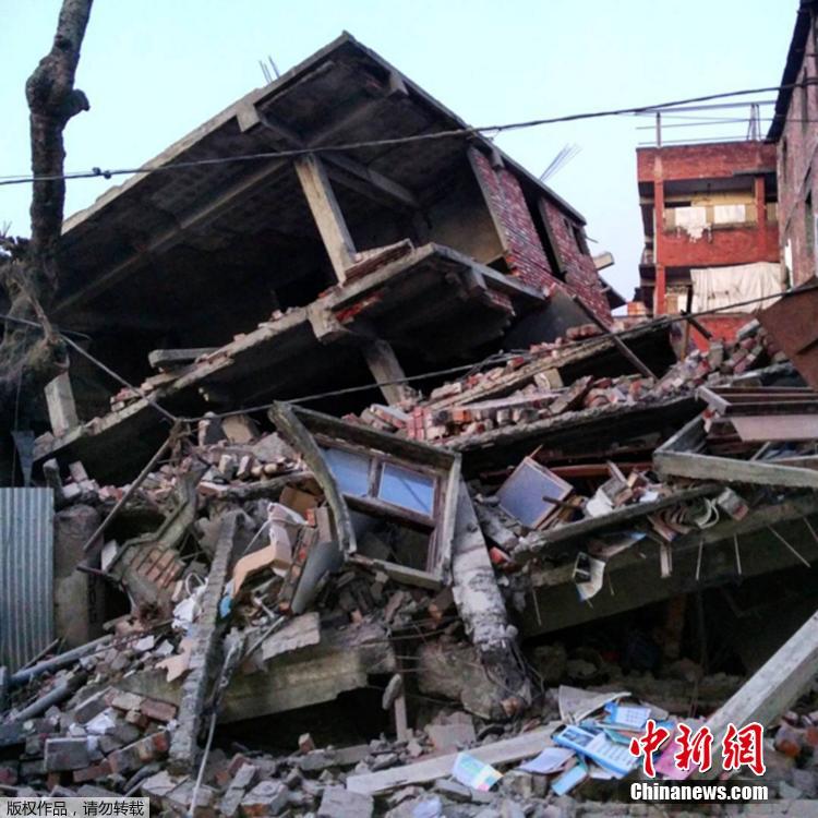 Forte terremoto atinge nordeste da índia