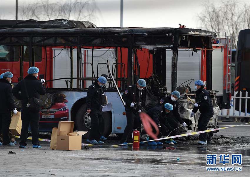 Incêndio em ?nibus no noroeste da China deixa 14 mortos