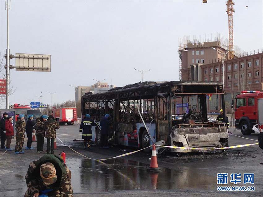 Incêndio em ?nibus no noroeste da China deixa 14 mortos