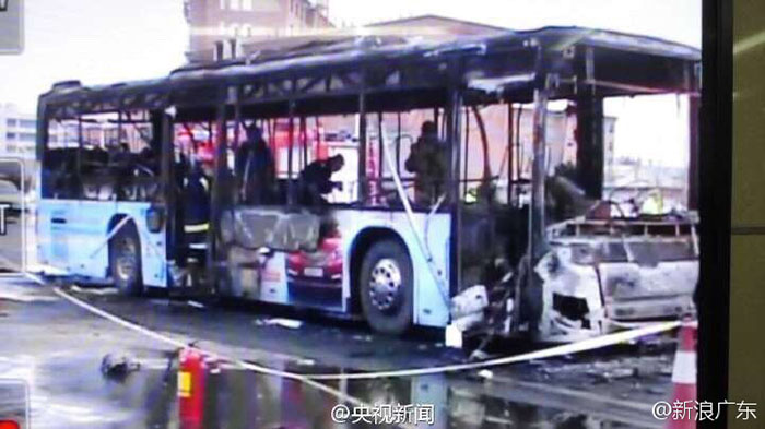 Incêndio em ?nibus no noroeste da China deixa 14 mortos